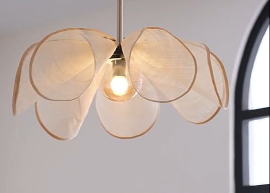 French cream style chandelier Nordic simple restaurant living room bedroom Japanese style high-grade flower-shaped lamp